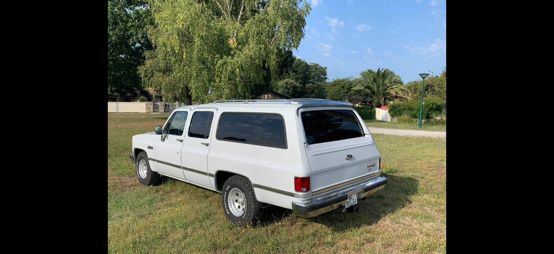 image-10 GMC Suburban